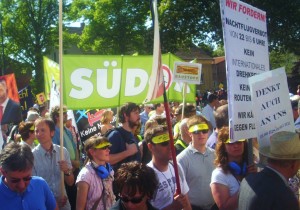 Rund 10.000 Demonstranten protestieren gegen Fluglärm (Foto:Florian Hälsig)